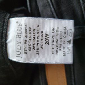 Judy Blue Black Slim Fit Distressed Jean